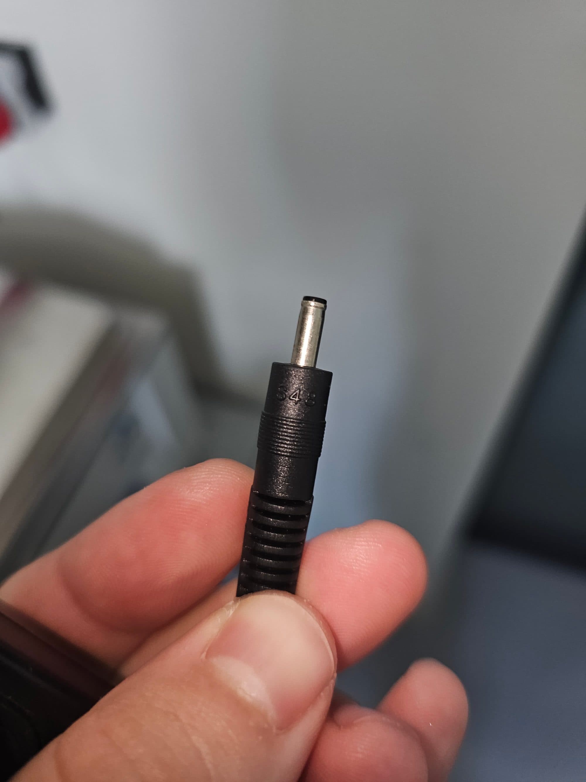 The 3.5 × 1.35 mm plug that fits the Macroman's charging socket
